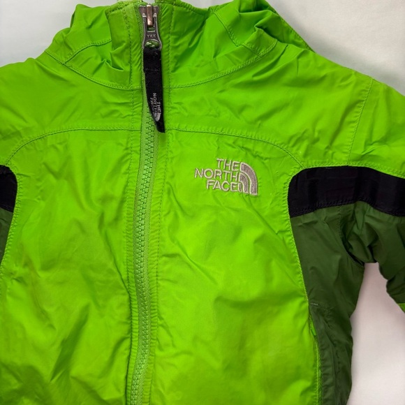 The North Face Out Of Bounds Boys 2T Green Insulated Winter Jacket Coat Toddler - Picture 2 of 8
